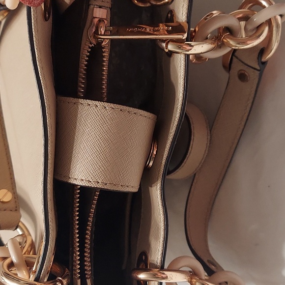 Michael Kors Purse - Picture 6 of 7